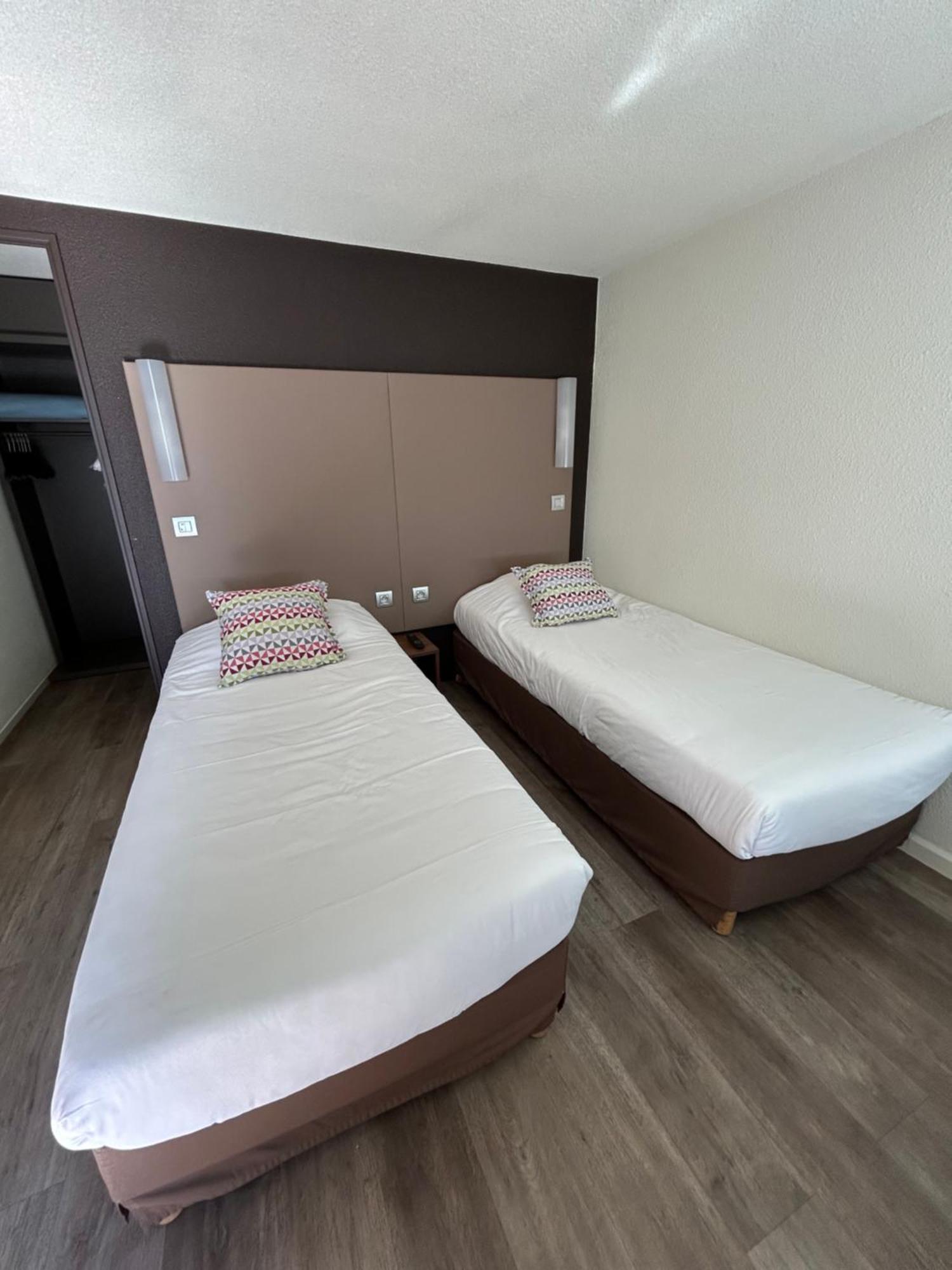 Hotel Campanile Sablé-Sur-Sarthe Vion Esterno foto