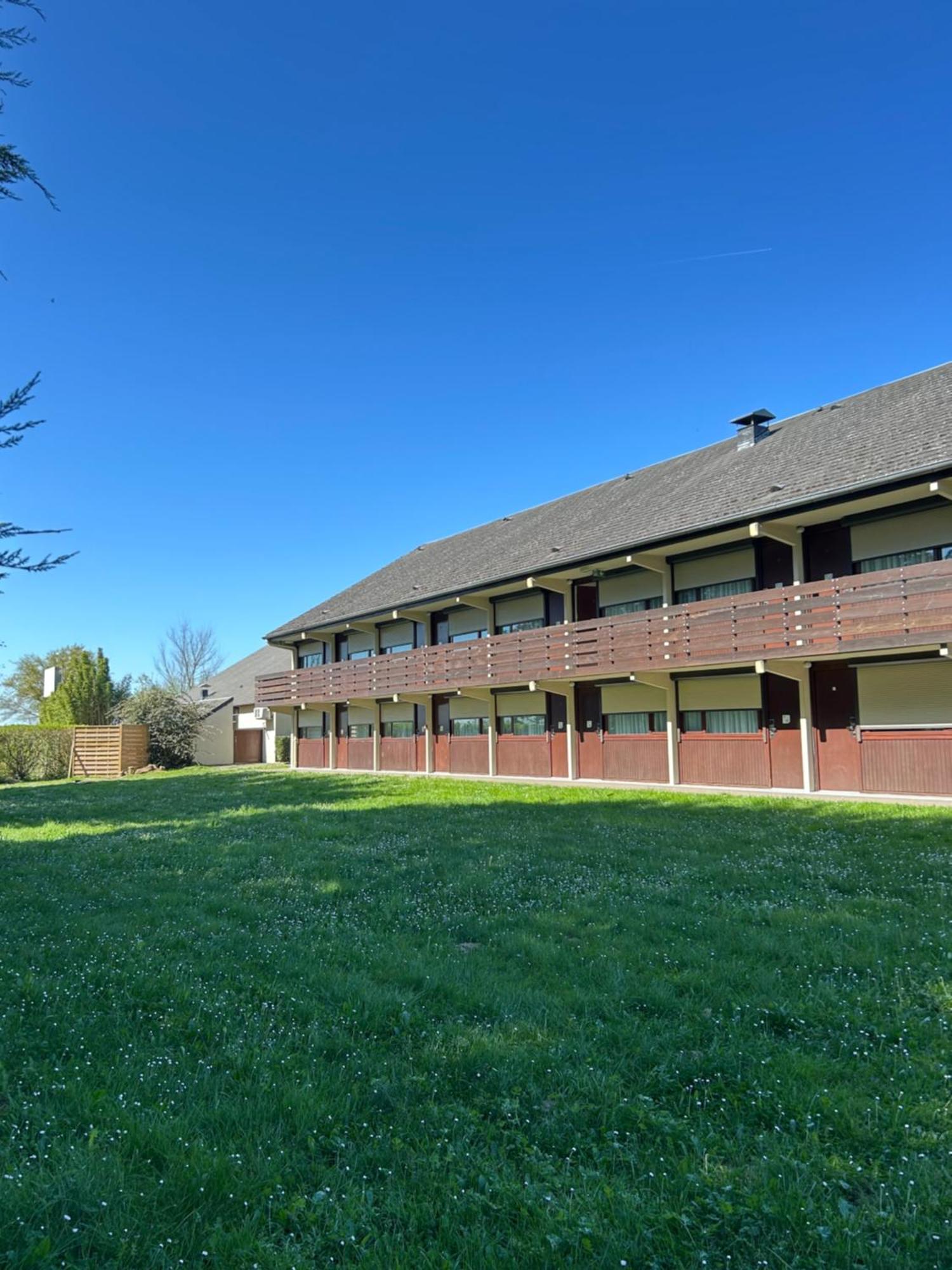 Hotel Campanile Sablé-Sur-Sarthe Vion Esterno foto