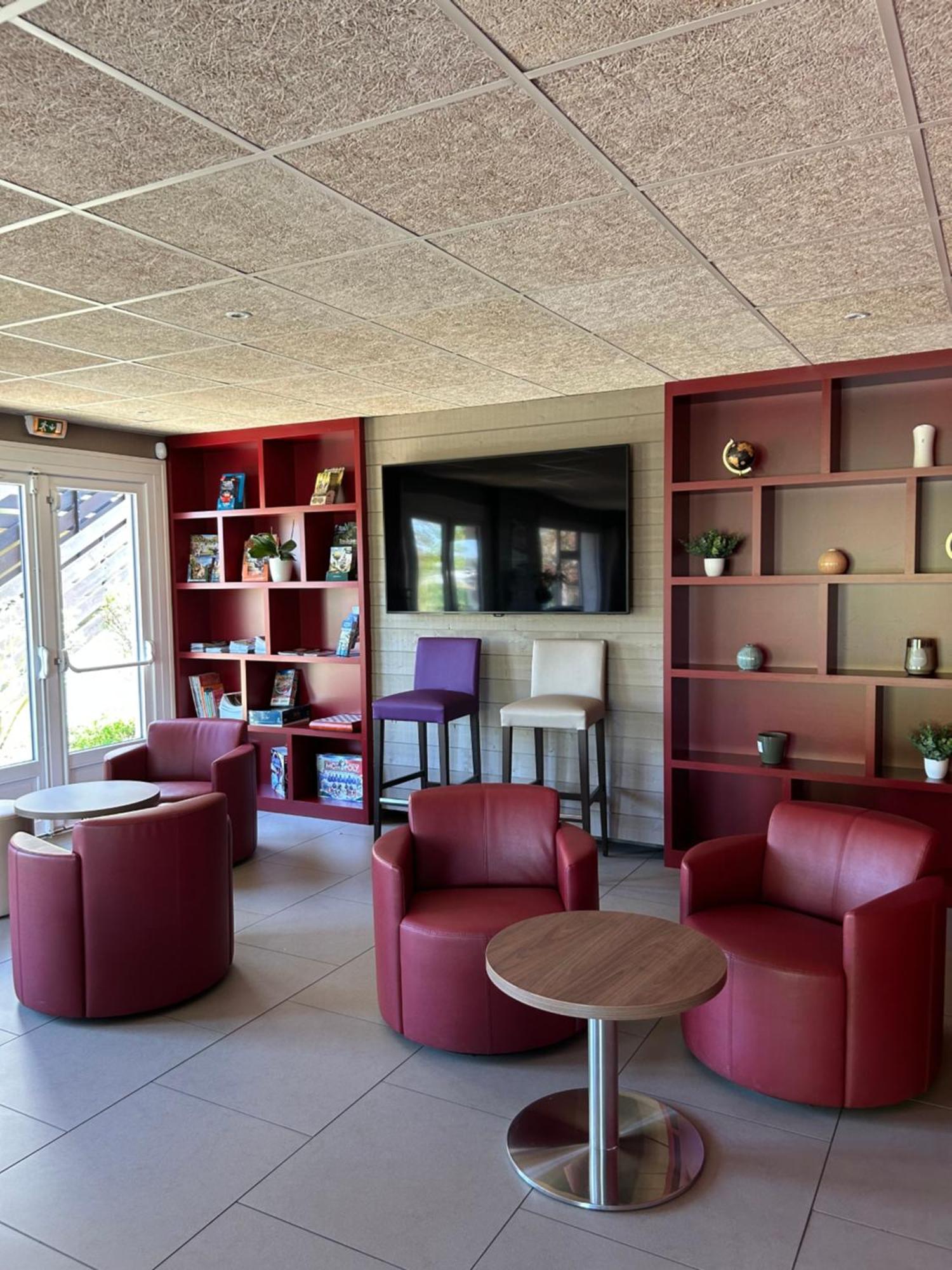 Hotel Campanile Sablé-Sur-Sarthe Vion Esterno foto