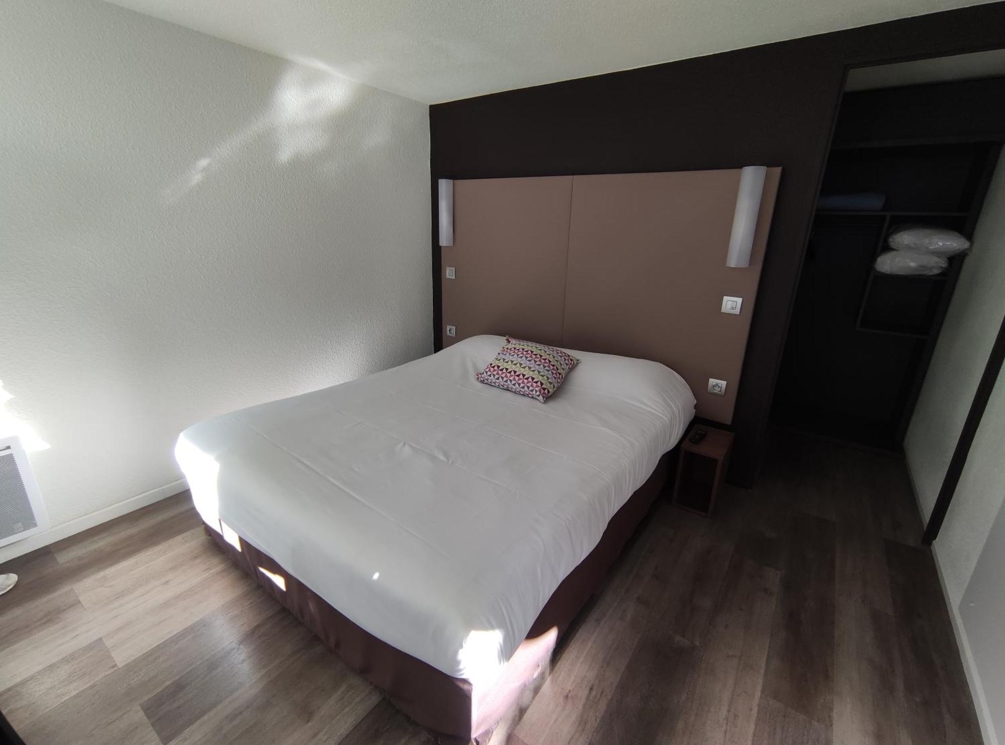 Hotel Campanile Sablé-Sur-Sarthe Vion Esterno foto