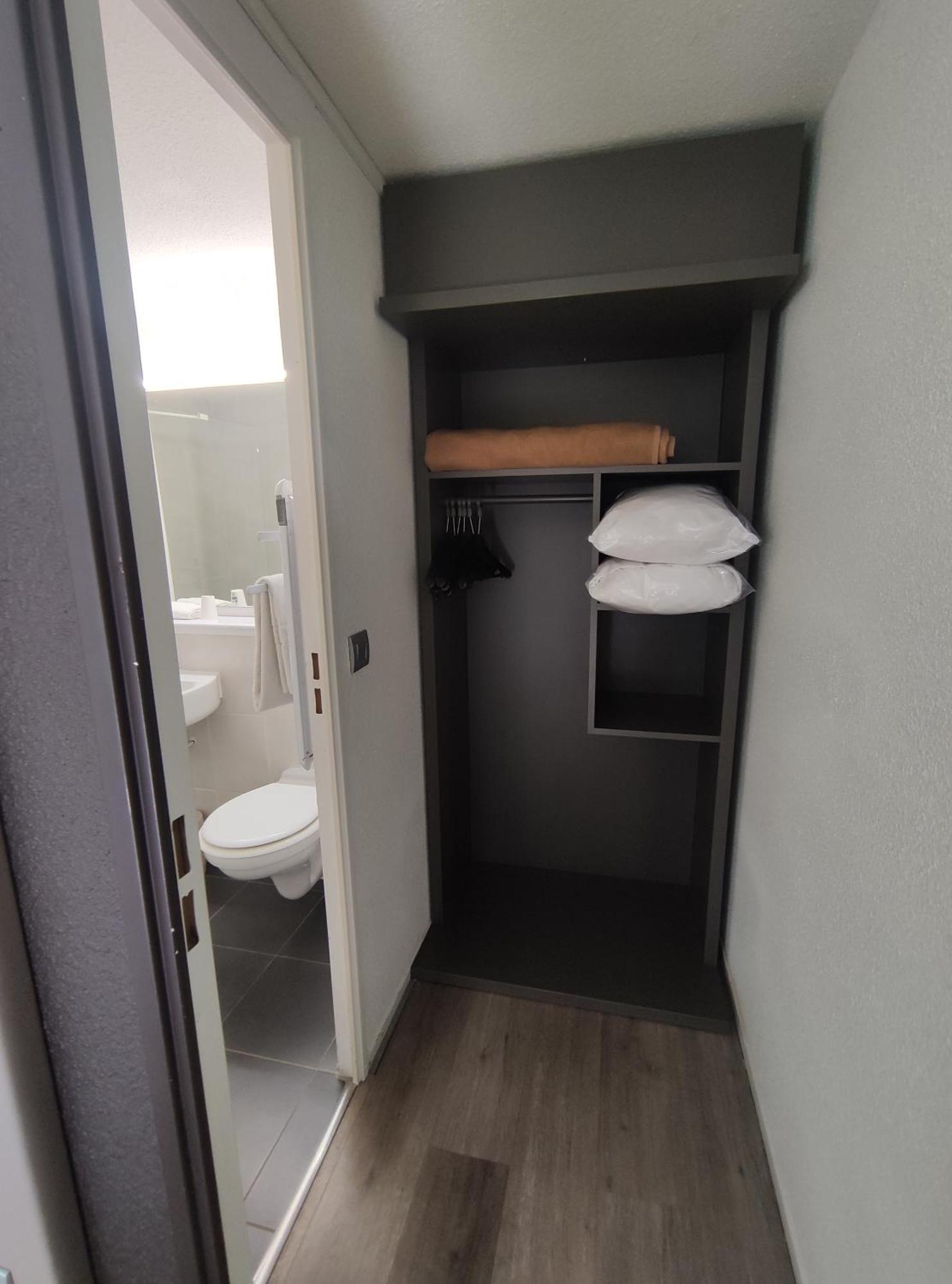 Hotel Campanile Sablé-Sur-Sarthe Vion Esterno foto