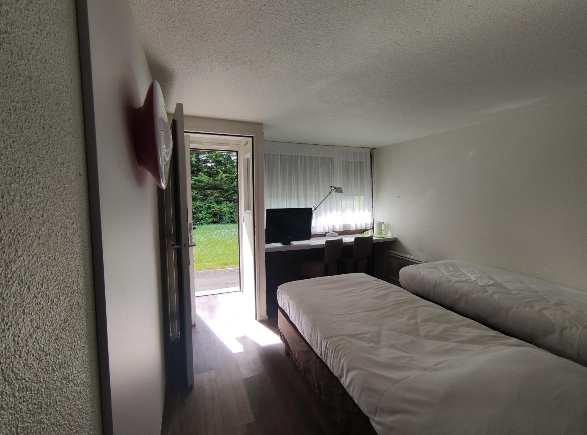 Hotel Campanile Sablé-Sur-Sarthe Vion Esterno foto