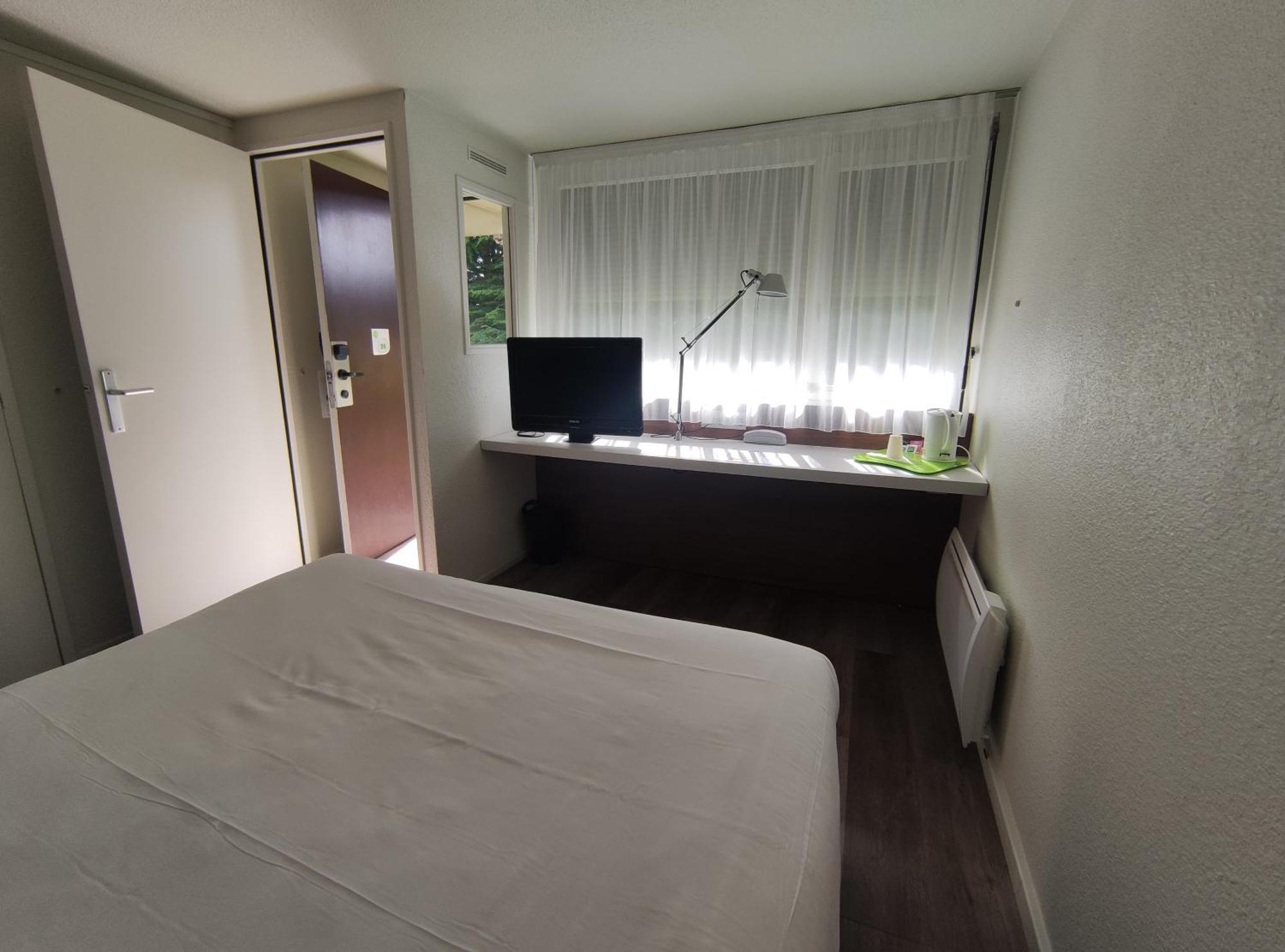 Hotel Campanile Sablé-Sur-Sarthe Vion Esterno foto