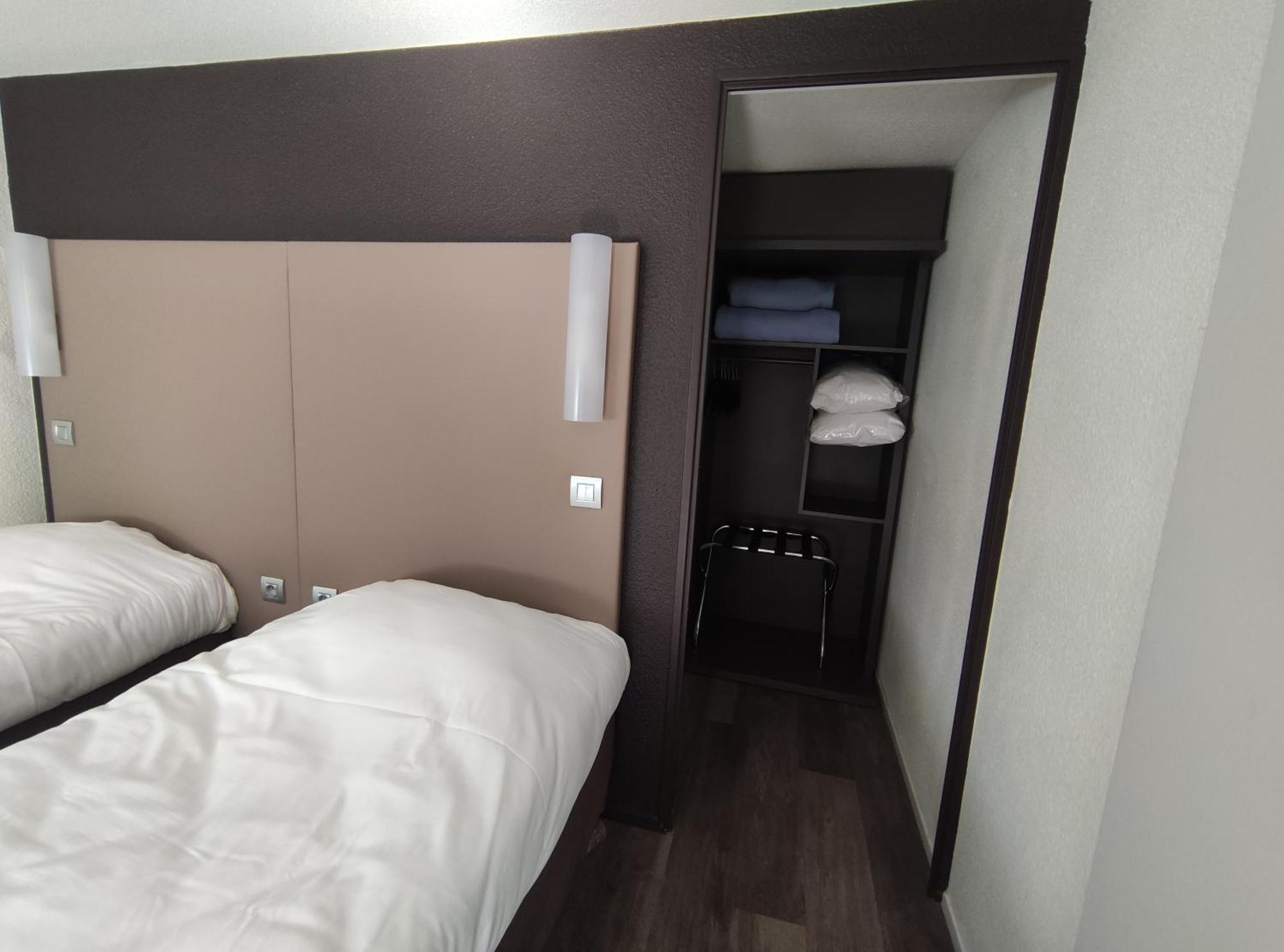 Hotel Campanile Sablé-Sur-Sarthe Vion Esterno foto
