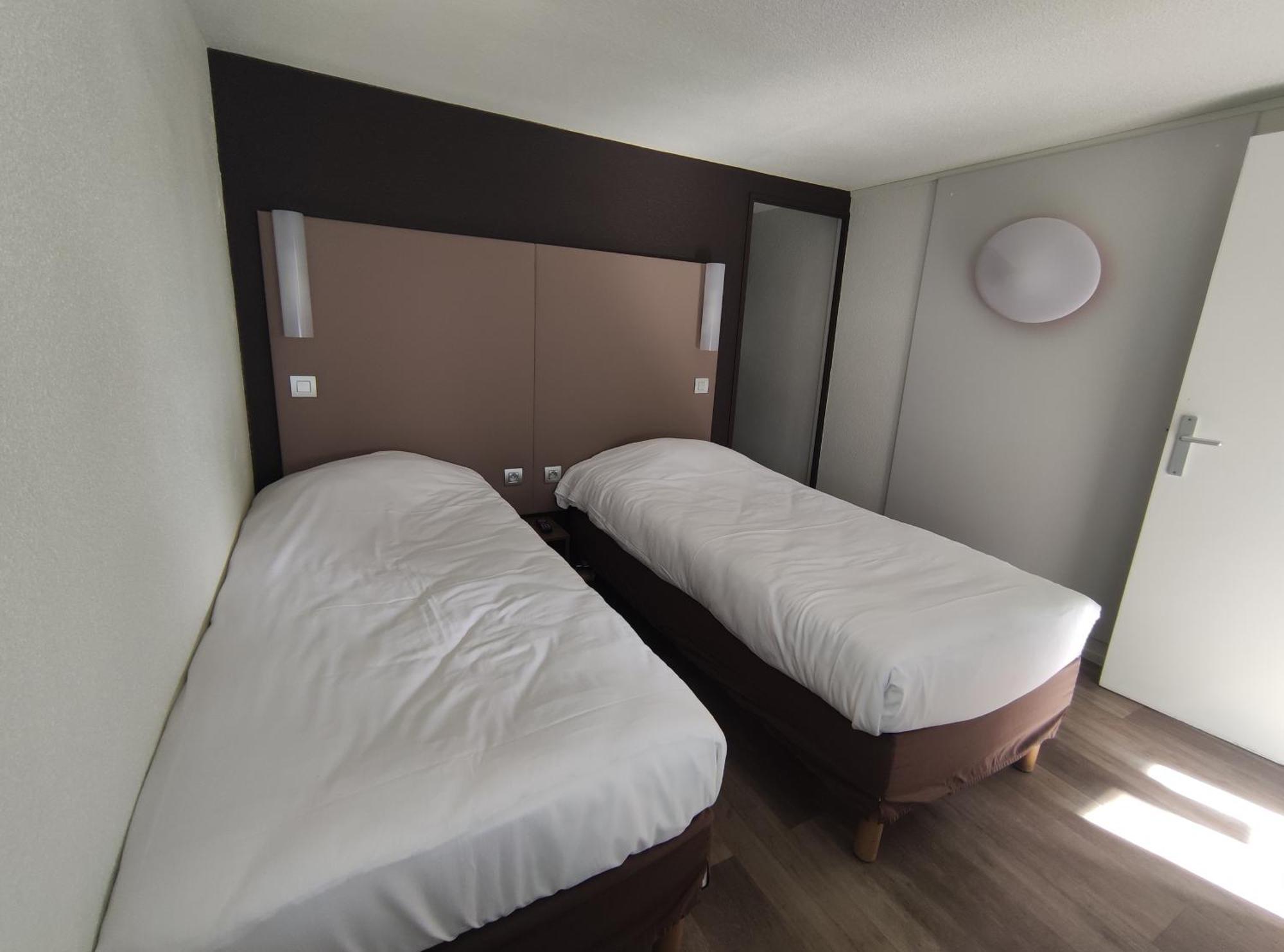 Hotel Campanile Sablé-Sur-Sarthe Vion Esterno foto