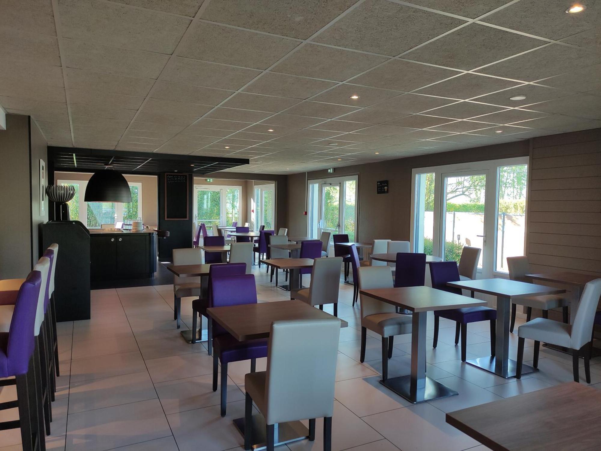 Hotel Campanile Sablé-Sur-Sarthe Vion Esterno foto