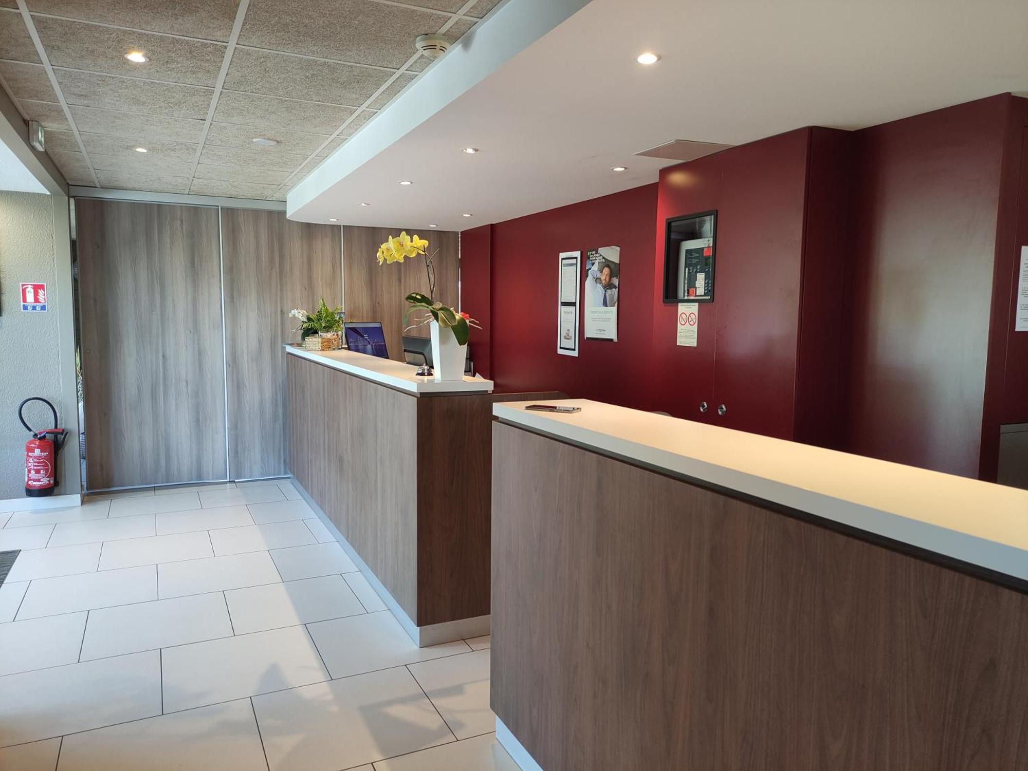 Hotel Campanile Sablé-Sur-Sarthe Vion Esterno foto